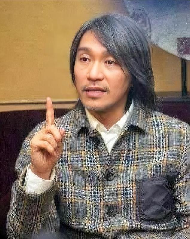 周星驰曾说：“以前老觉得得等事业有成了再结婚，现在回头看，都这岁数了，还有啥机会
