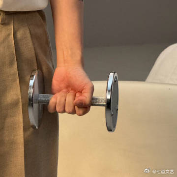 范丞丞健身打卡第九天自律的第九天，范丞丞健身状态拉满。每一次拉伸、每一次发力都格