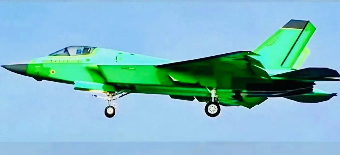 2026年1月6日，歼-35绿皮机在沈飞试飞跑道腾空而起，圆满完成新年首飞。这架