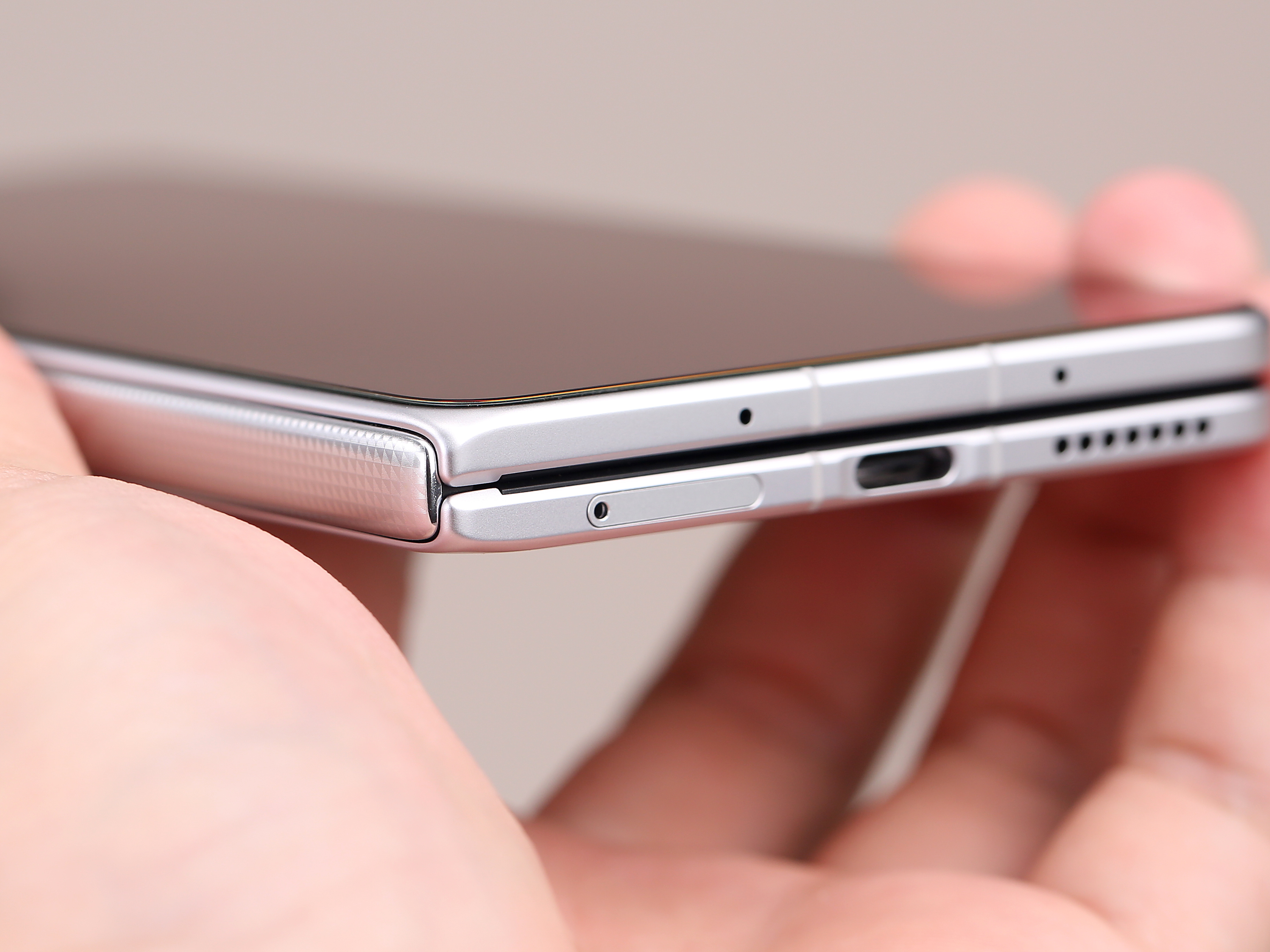 新上 Find N6、Magic V6 见峰 1:1 玻璃 AR 膜接近 1:1