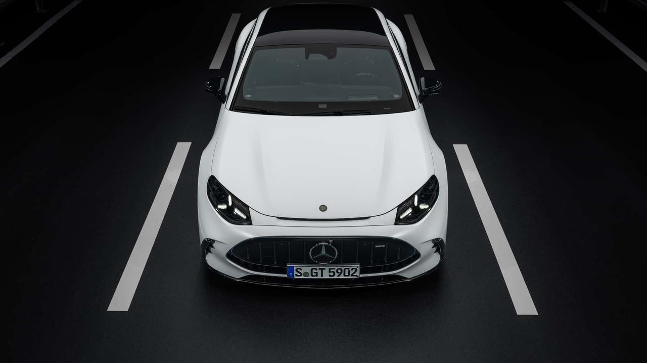 随着梅赛德斯-奔驰发布全新纯电动 AMG GT 四门跑车，这款高性能轿跑的定价引