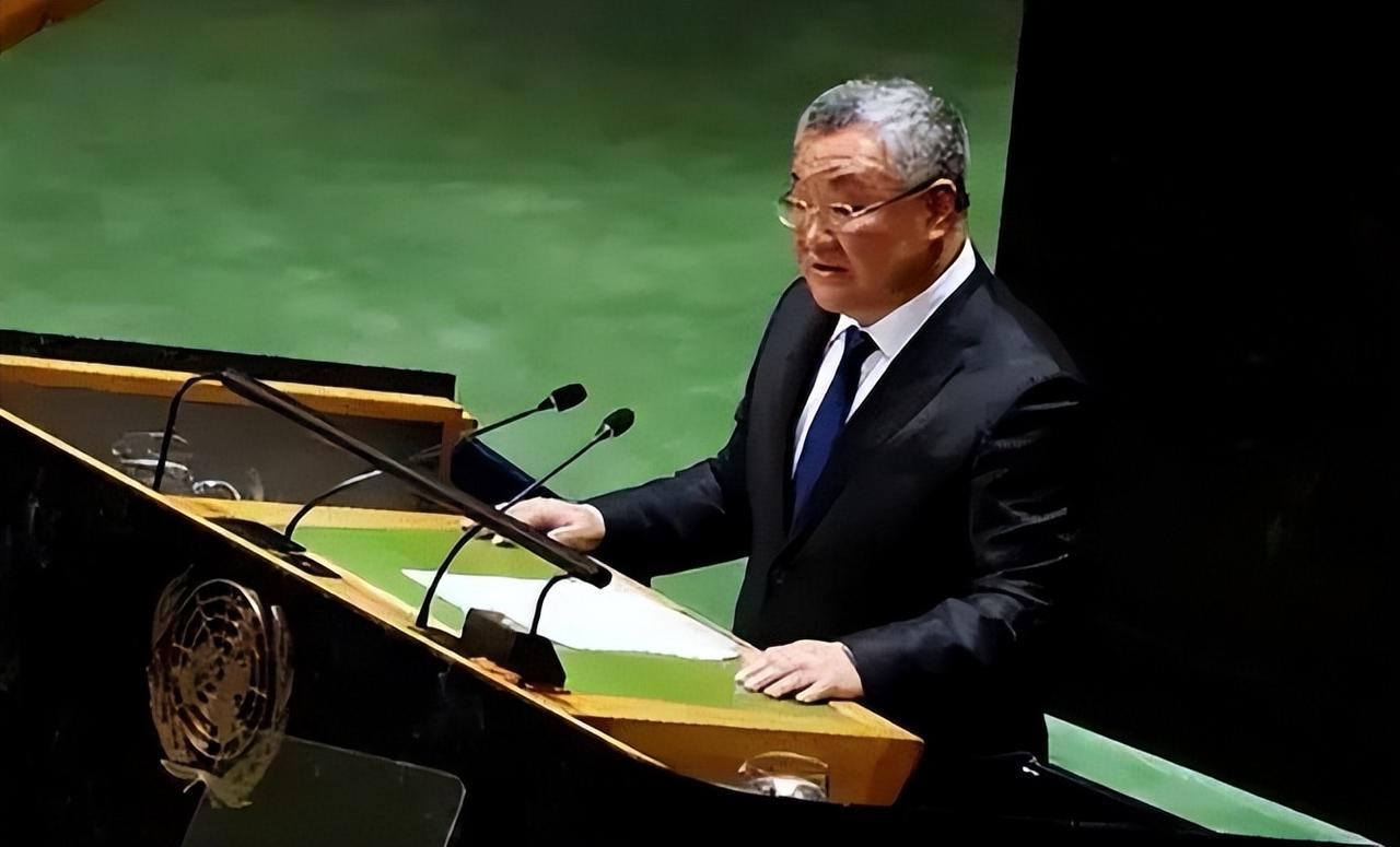 147比5！中俄反对无效，联大通过决议，日本要求中国“自废武功”。
 
就在20