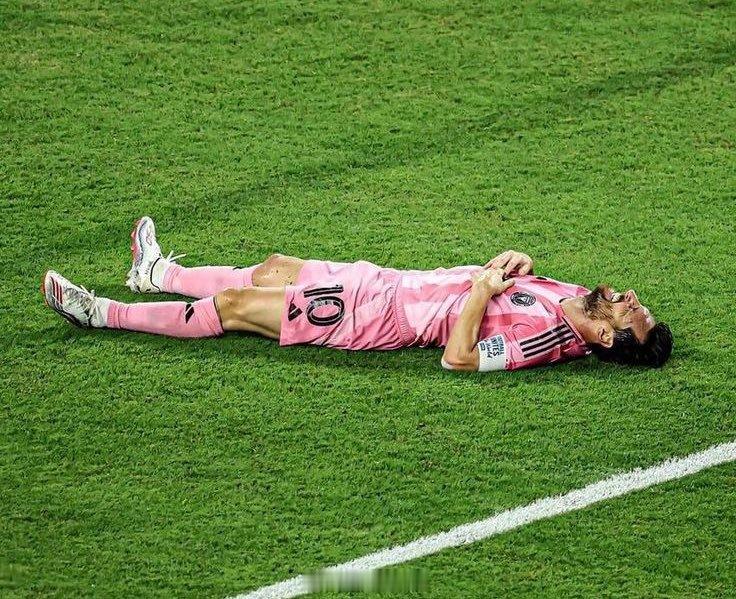 ▫️在欧洲创造足球生涯的巅峰▫️在美国创造足球生涯的巅峰莱昂内尔·梅西： 史上最