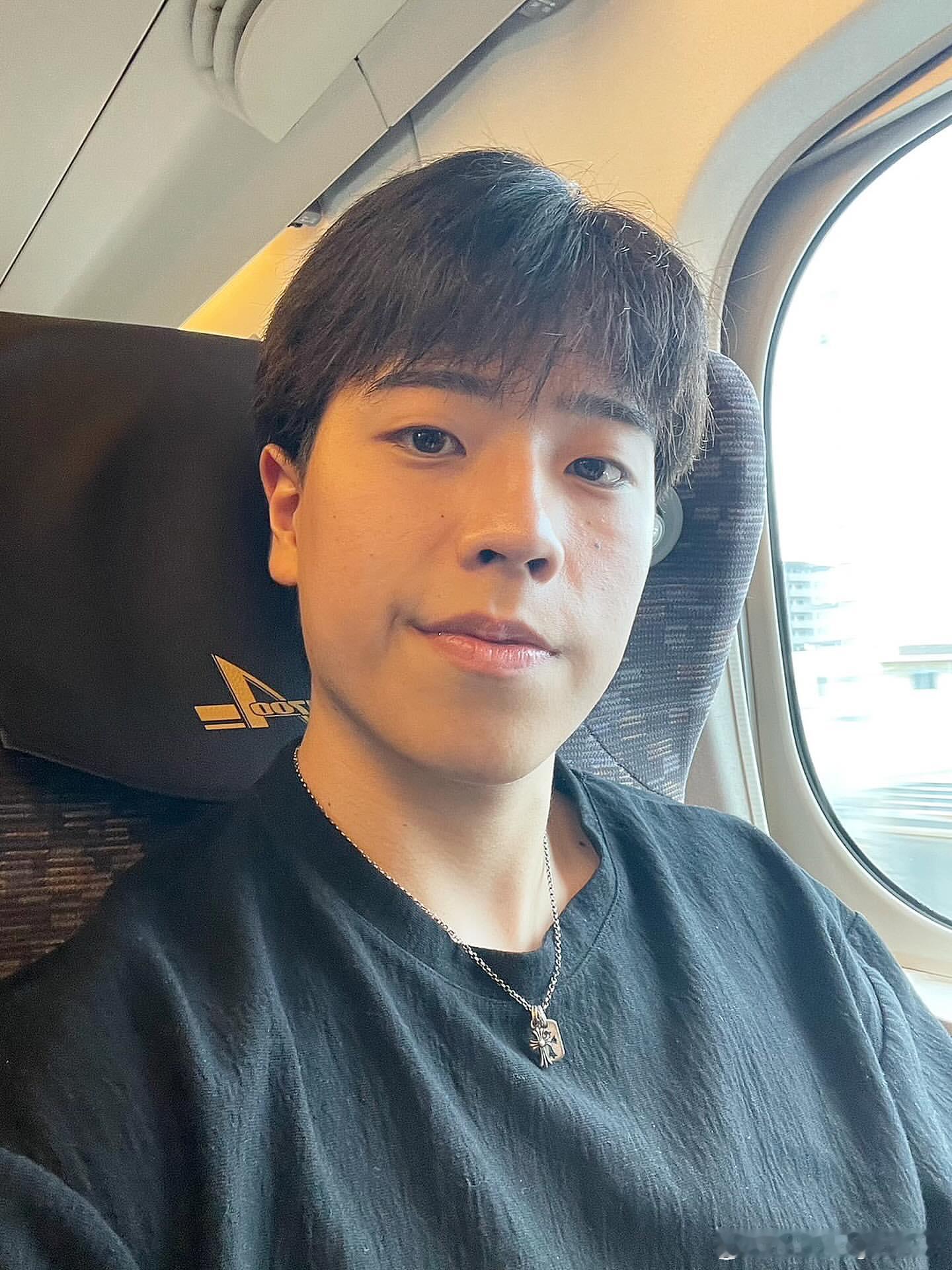 篠塚大登出发前往德国参加德甲比赛✈️ ​​​