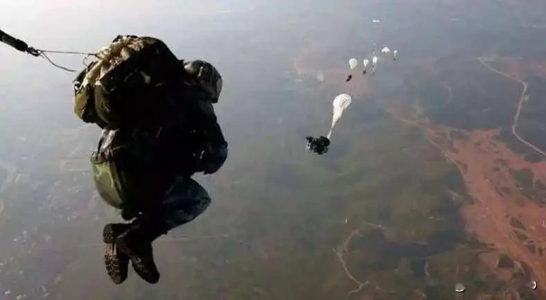 台军F-16坠海，撕开三大致命短板！飞行员最后三声