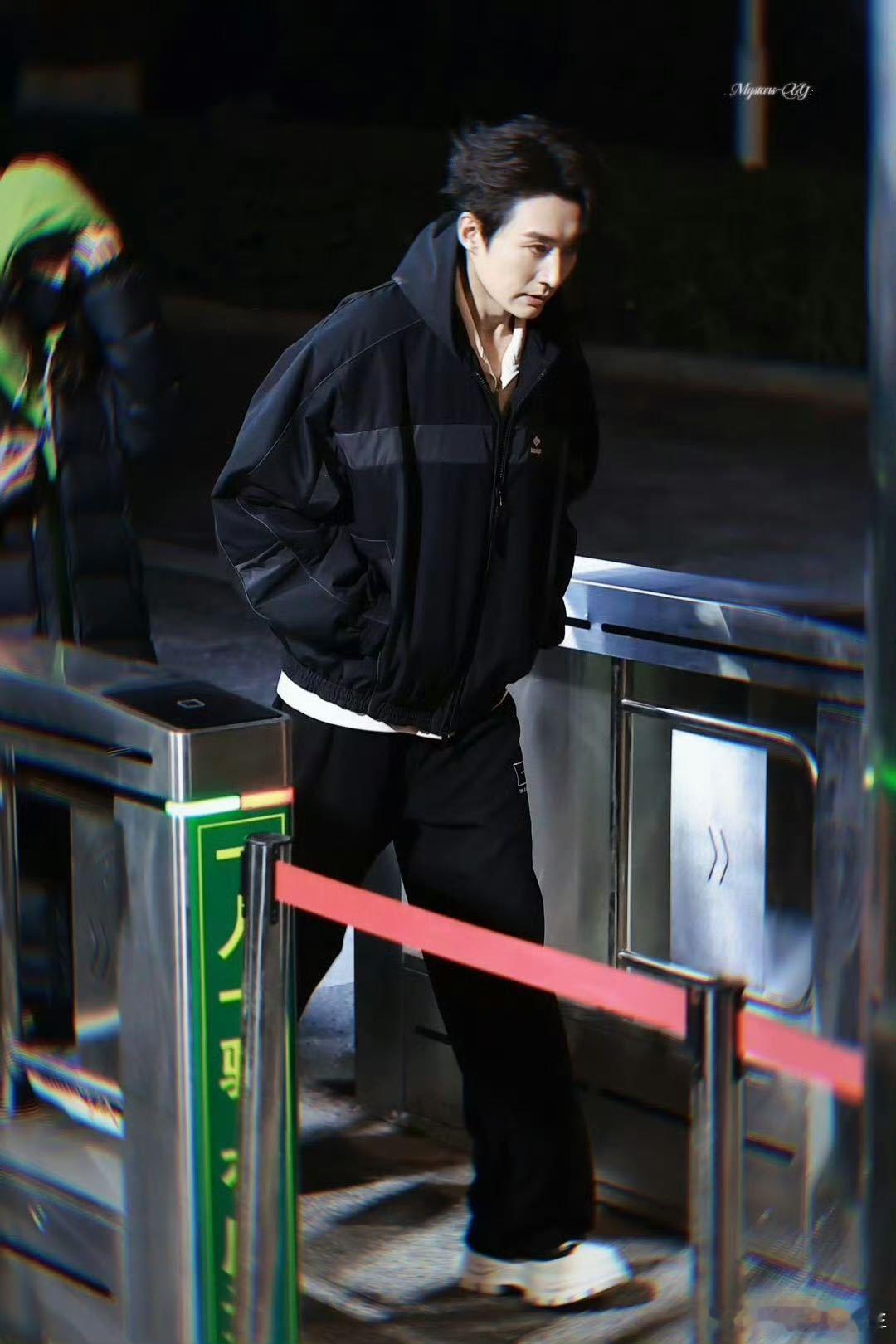 刘学义春晚备播路透 春晚备播现场，刘学义的出现绝对是一大亮点，让人对他的精彩表现