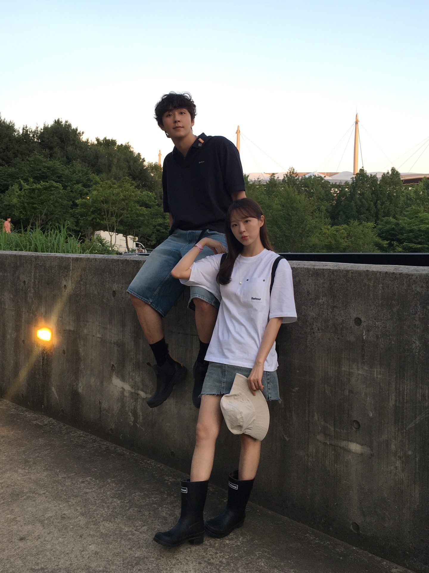 换乘恋爱3 周元ins更新：@ barbourshotkorea 