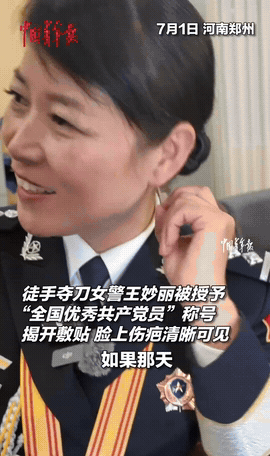 巾帼不让须眉！河南，一女警在带着10岁儿子外出时，偶遇街头突发冲突，闹事男子持刀