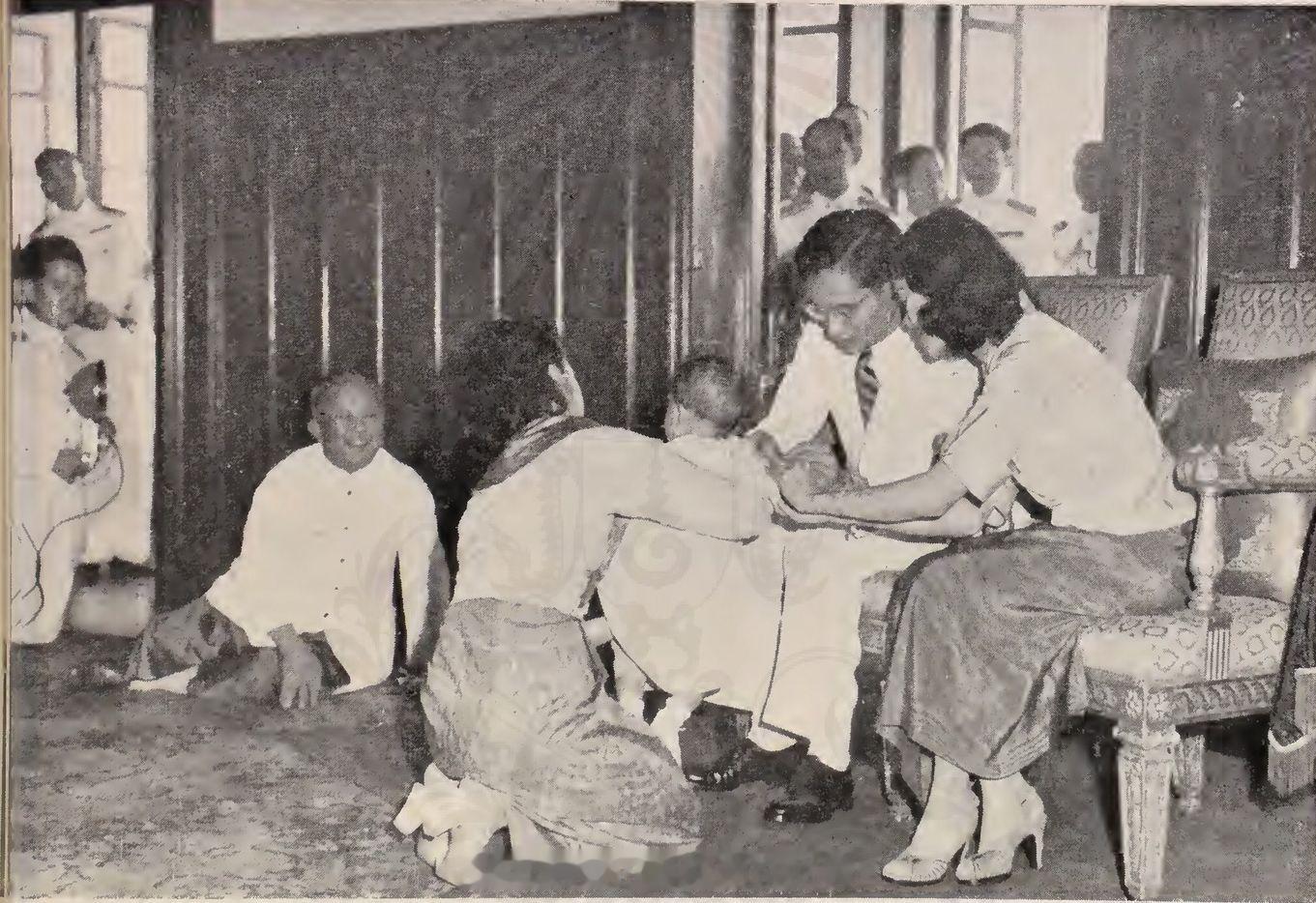 王室王室泰国王室暹罗往事 老照片：红唇姐她爹纳卡特拉，在1953年6月7日他的火