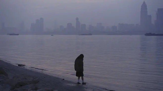 “活得通透的人，没有特别想维持的关系，也没有特别想要的东西，走近的人不抗拒，离开