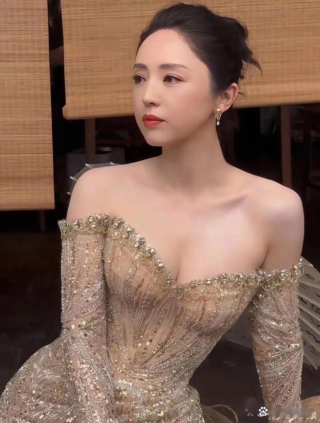 47岁董璇状态太绝，身材保持得超棒，紧致有型完全看不出年纪！ 