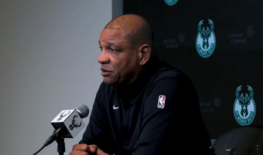 里弗斯又开始反思球队问题了。11月25日雄鹿103 - 115输给开拓者后，他指