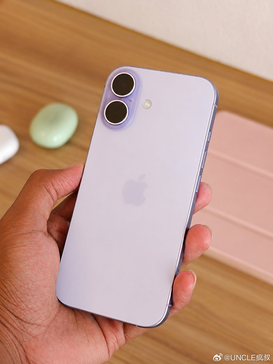 就目前来看，iPhone  17 依旧是目前性价比最高的手机。既补齐了高刷，又享