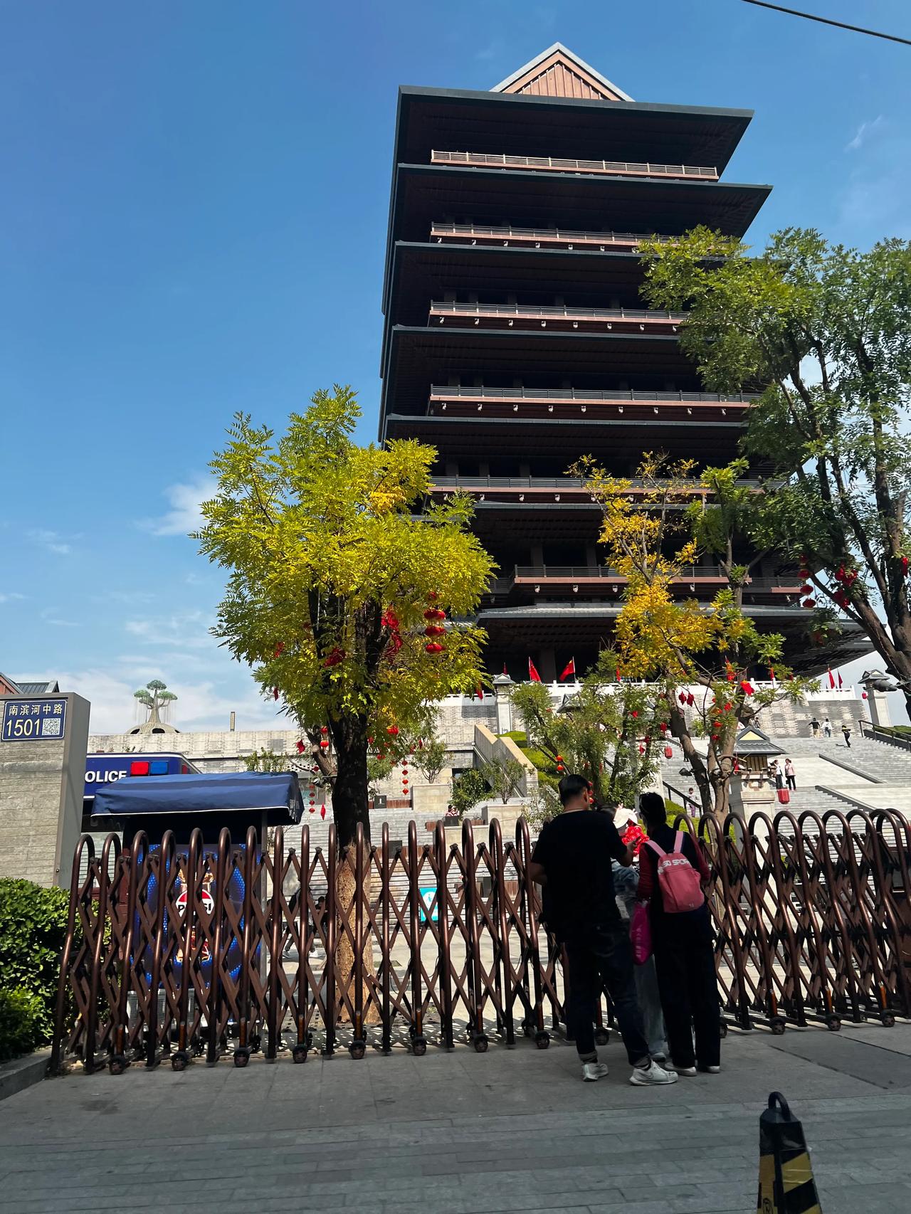 #秋日生活打卡#国庆节期间兰州的天气格外的蓝，似乎天气也在过节。
在国庆的前夕，