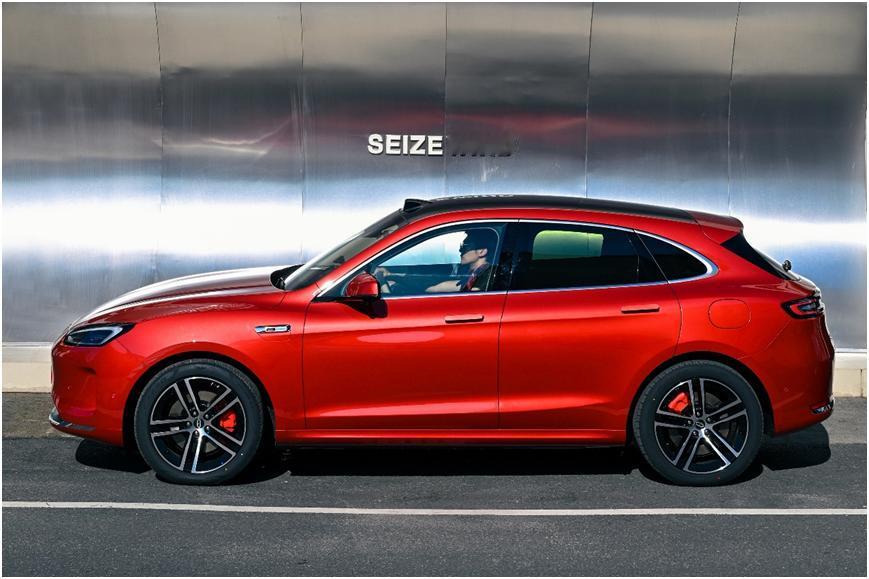 问界新M5 Ultra和特斯拉Model Y，看完不纠结了
这两天仔细研究了问界