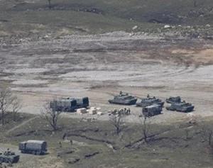 日本刚通过允许杀伤性武器对外出口。两个小时后，就发生自卫队坦克炸膛事件，3死1伤