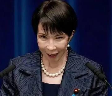 日本还在挑衅！就在近期日本又在熊本市部署导弹，而且不乏滑翔弹等新型武器。
 
要