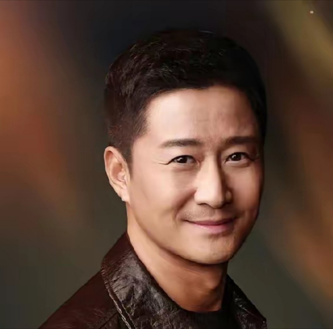 吴京也成膘人了继谢霆锋后，吴京也加入“膘人”行列！发文玩梗自嘲，过年幸福肥超真实