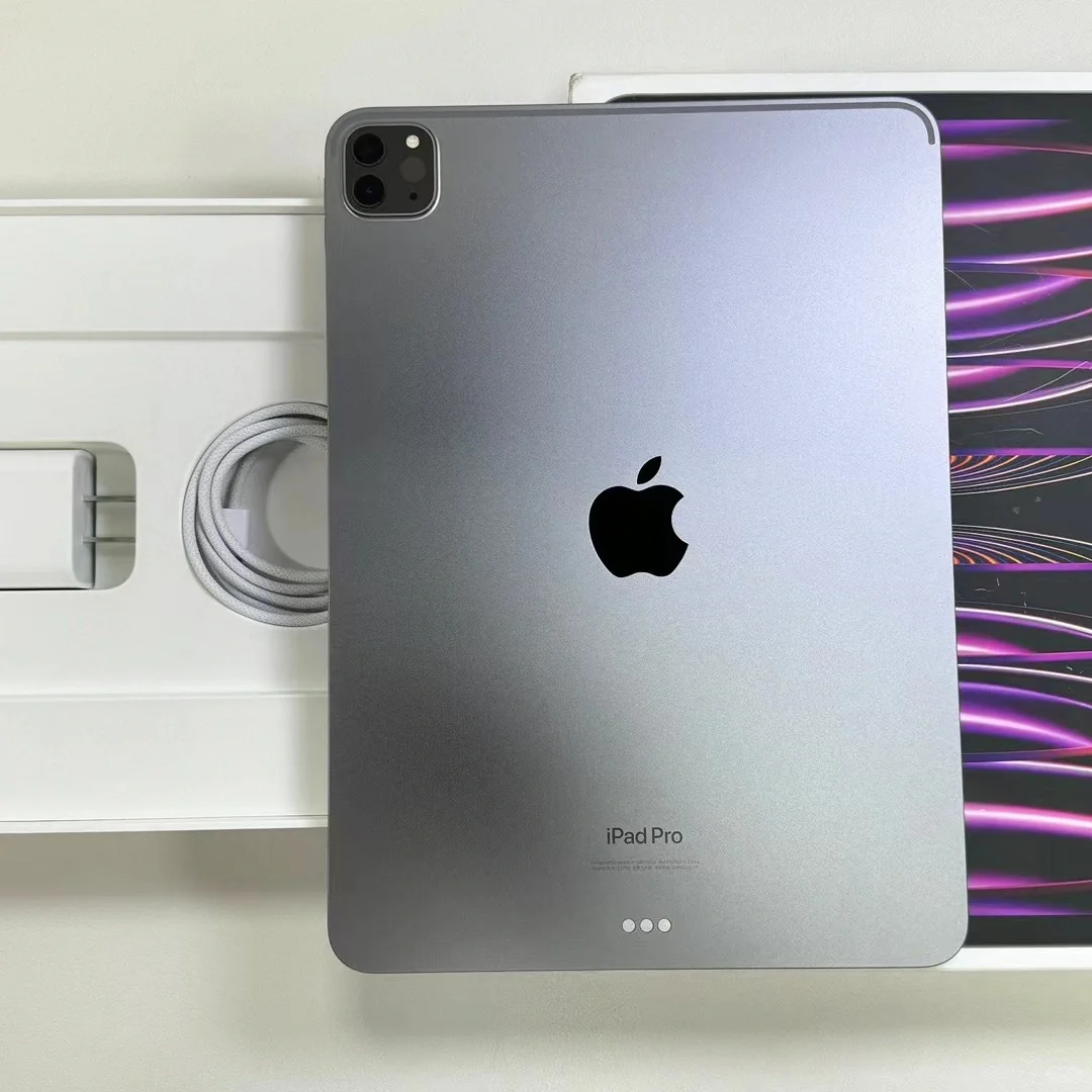 iPad Pro 22款 Wi-Fi版 国行原装充电仅32次