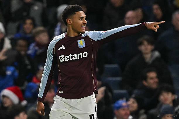 切尔西1比2阿斯顿维拉 再过2天，就是沃特金斯30岁生日了，用两个价值连城的进球