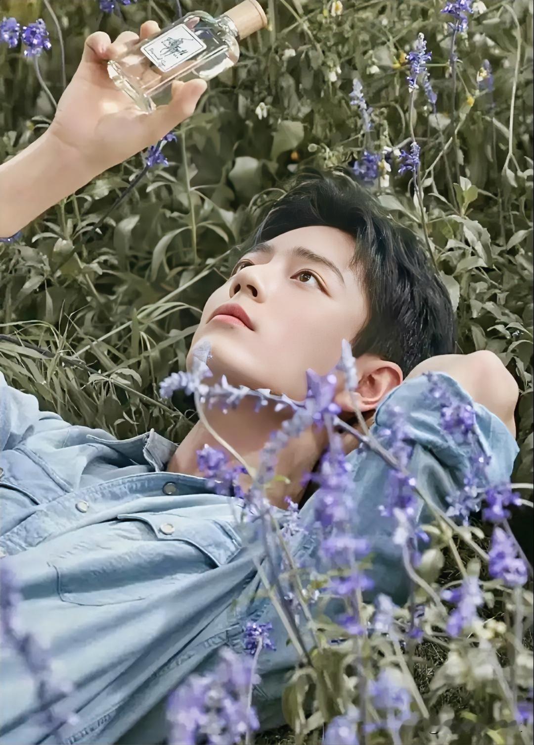 肖战的古装造型，每一个都宛如从画中走出来的人物，让人难以抉择最喜欢哪一个。
在《