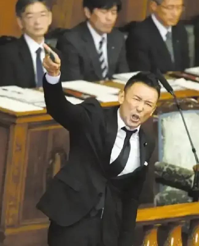 山本太郎在国会直言：与中国冲突不是遥远可能，而是现实警告。他说解放军火箭军有35