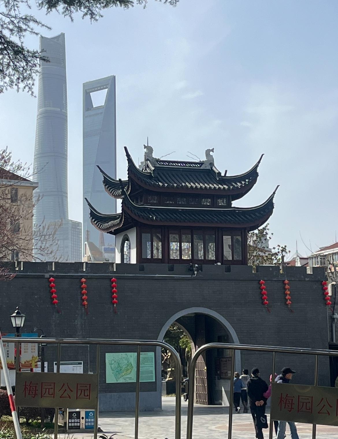 花300万买一套上海的老破小，到底值不值？浦东内环梅园6月份的成交统计表，可以看