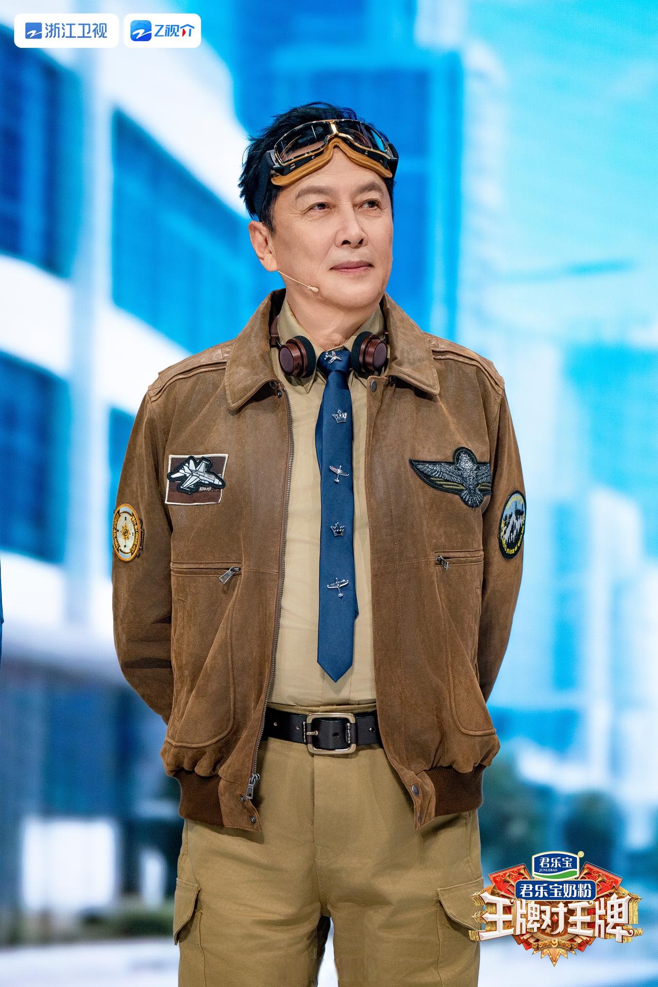 文化工作者必须有文化的含金量，还在上升。
你看唐国强参加综艺，让用诗句评价三位男