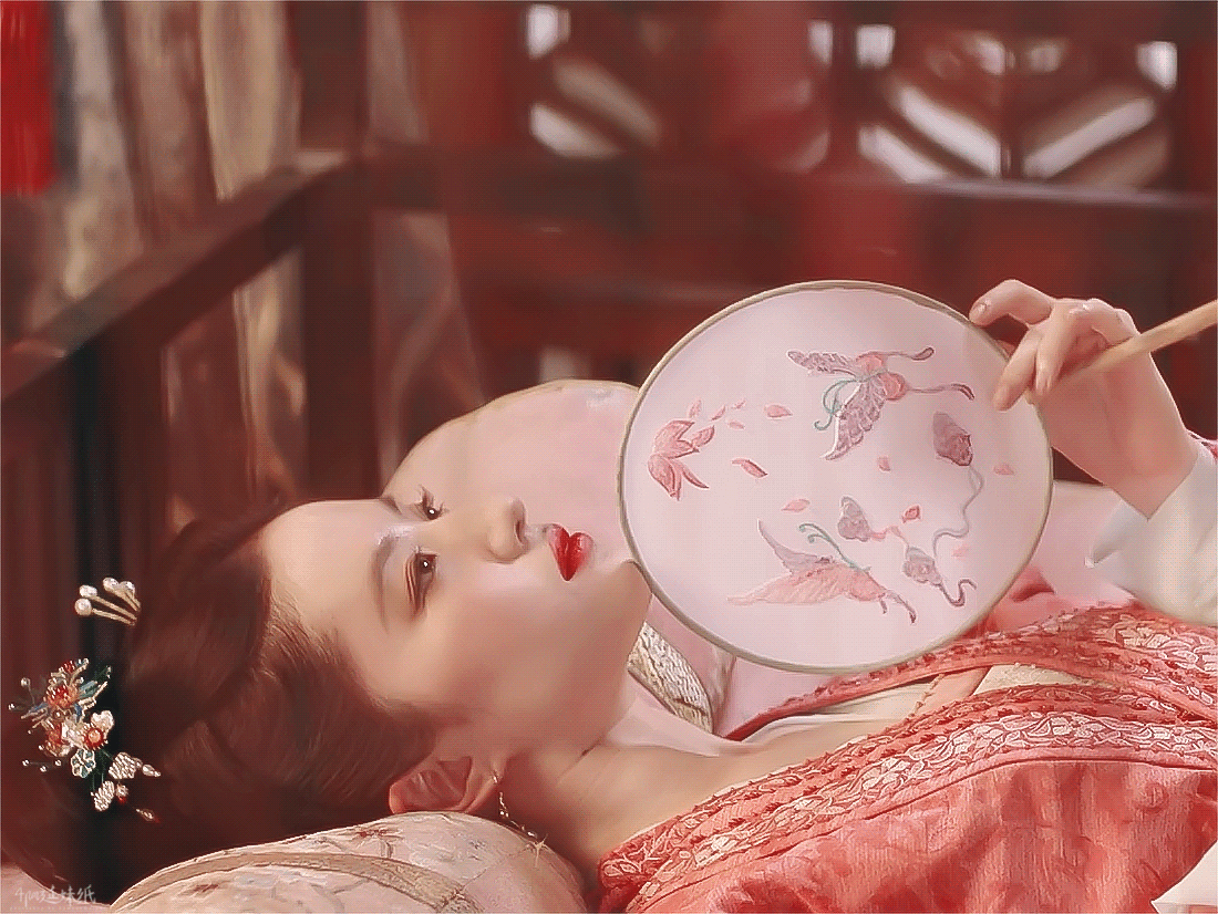 爱惨了刘亦菲这两个动图太美[比心][比心]
 