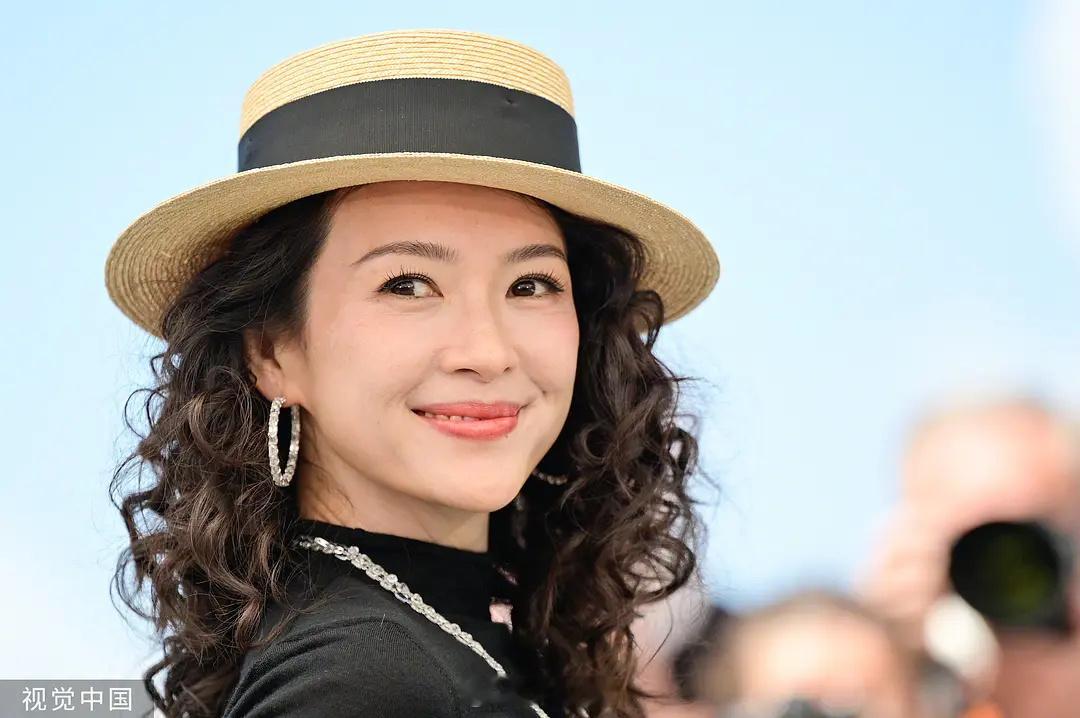 又见经典的Ralph Lauren草帽look温网&戛纳章子怡携儿女观战温网