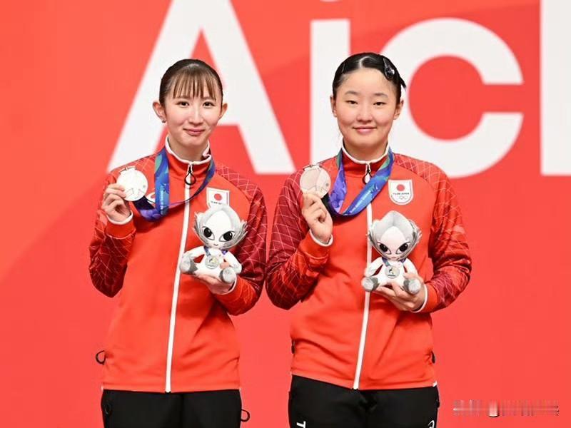 【桌球王国】获得亚军的张本美和／早田希娜。“课题变得明确，是非常宝贵的经验，但作