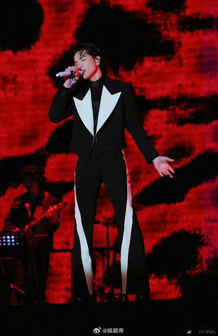 萧敬腾说大家不听他的歌 看完这段专访真的被萧敬腾的真诚戳到了。他没有抱怨大家不听