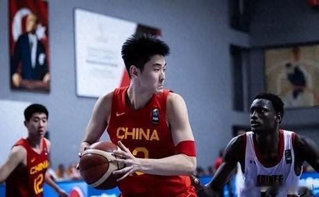 18岁的王洪泽有没有进军NBA的可能，感觉和巅峰期的胡金秋差不多呀

上一场面对