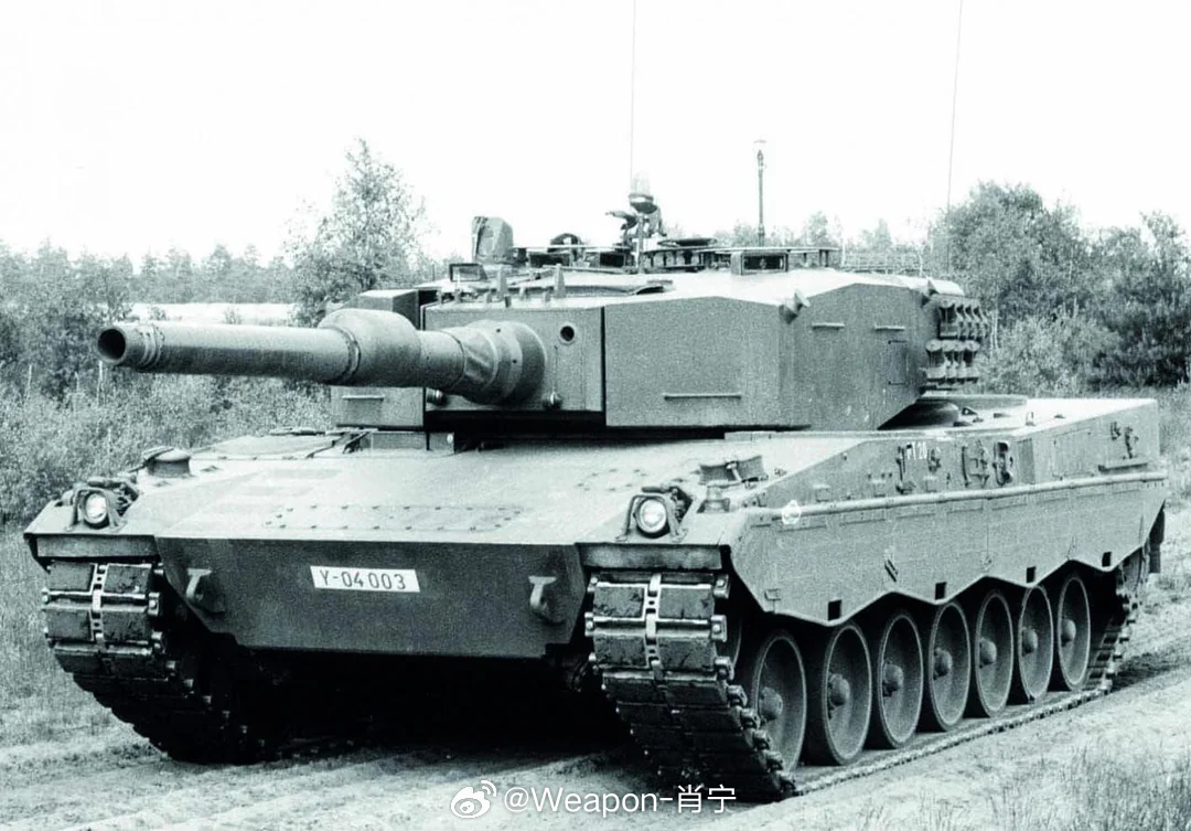 兵器影像[超话] 豹2，过去 VS 现在 ​​​