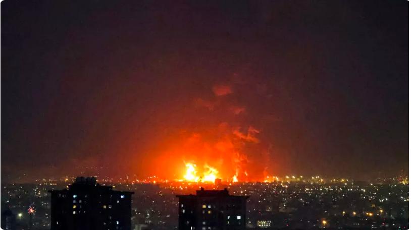 四座油库遭袭后：德黑兰暂时中断燃料供应 特朗普称对与伊朗谈判不感兴趣

伊朗一名