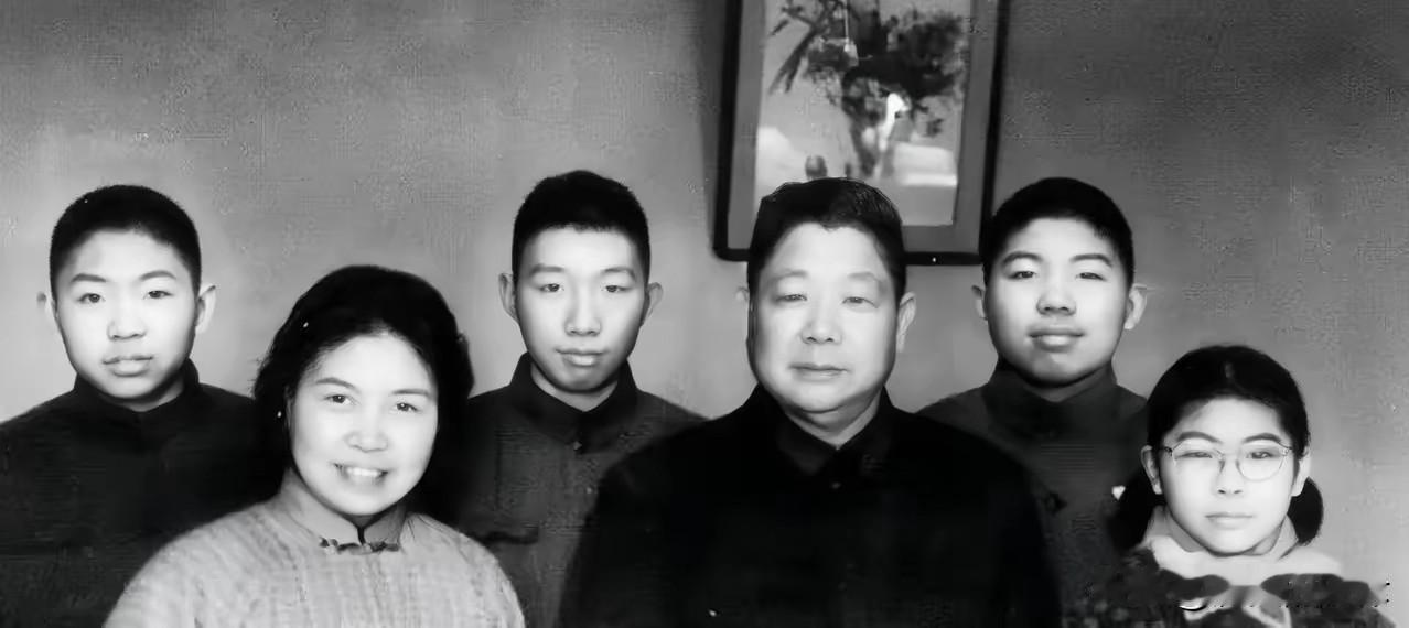 虎父无犬子！开国上将陈锡联三个儿子，一人牺牲、一大校、一中将
 
开国上将陈锡联