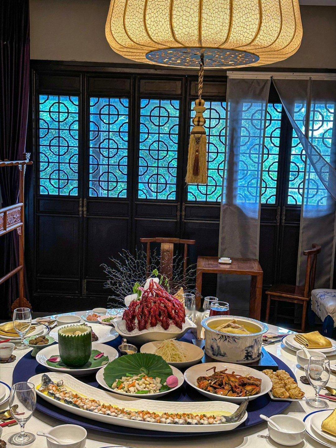 餐厅推荐  | 百盛人家是一家极具江南特色的餐厅，以下是对它的介绍： 环境 百盛