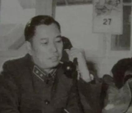 1982年，开国少将尤太忠视察部队，见一副团长好生眼熟，暗骂一句大事不好，立刻打