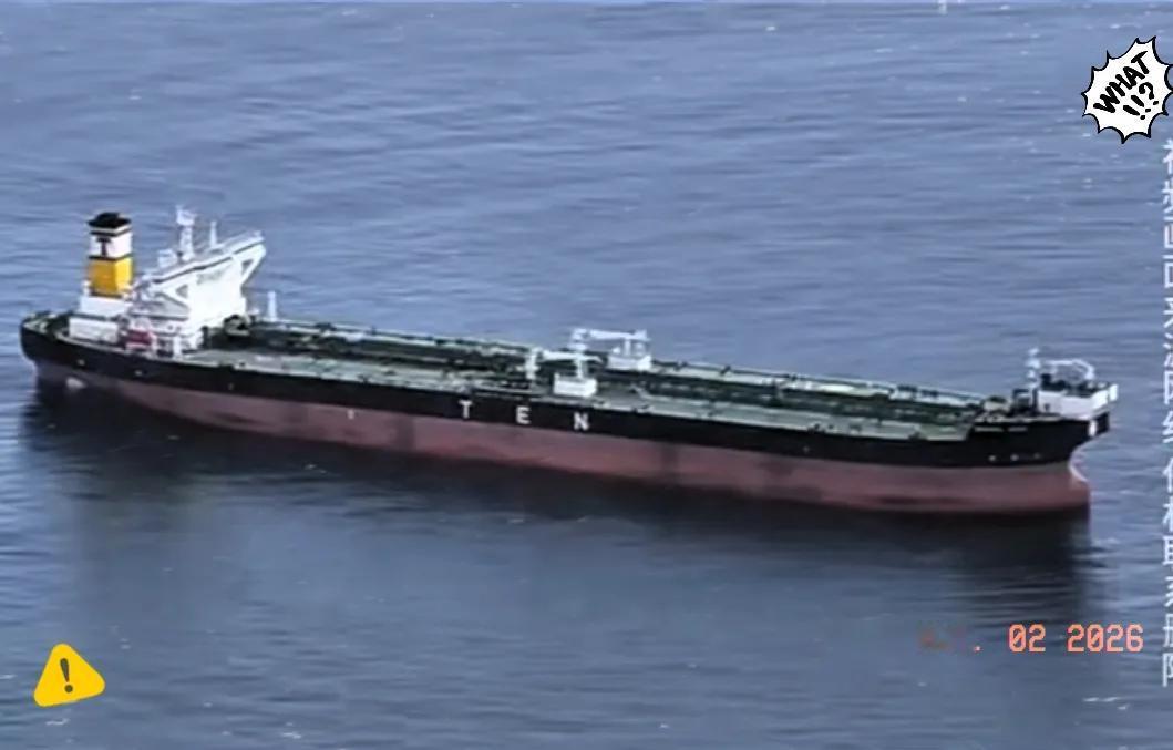 可怜的贝拉一号油轮！
 
它被美军追着跑了整整十天，眼瞅着就要走投无路，船长为了