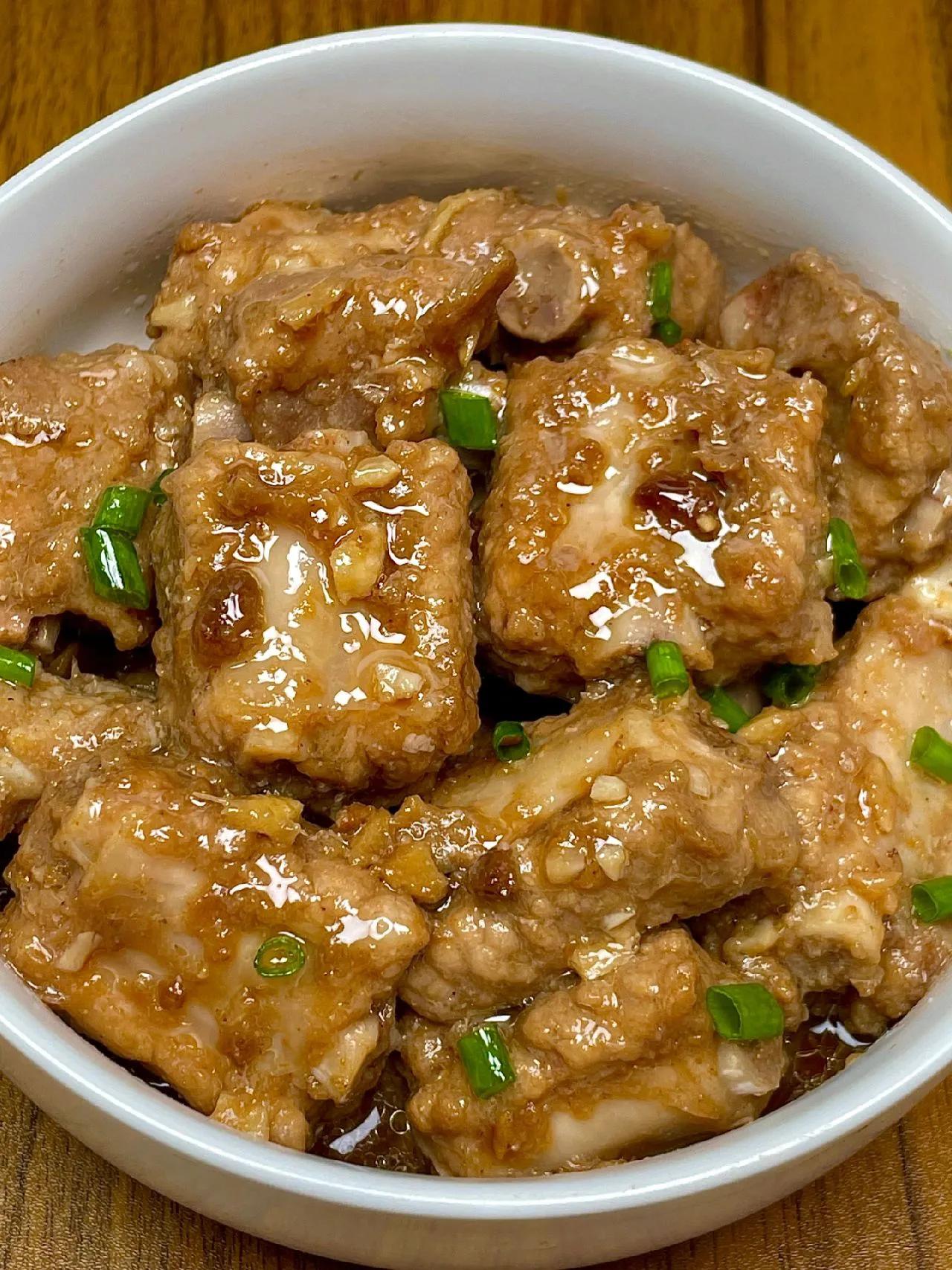 真的太好吃了，排骨软嫩脱骨，搭配着芋头太香了~配上一碗米饭，宝宝秒变干饭人!做法