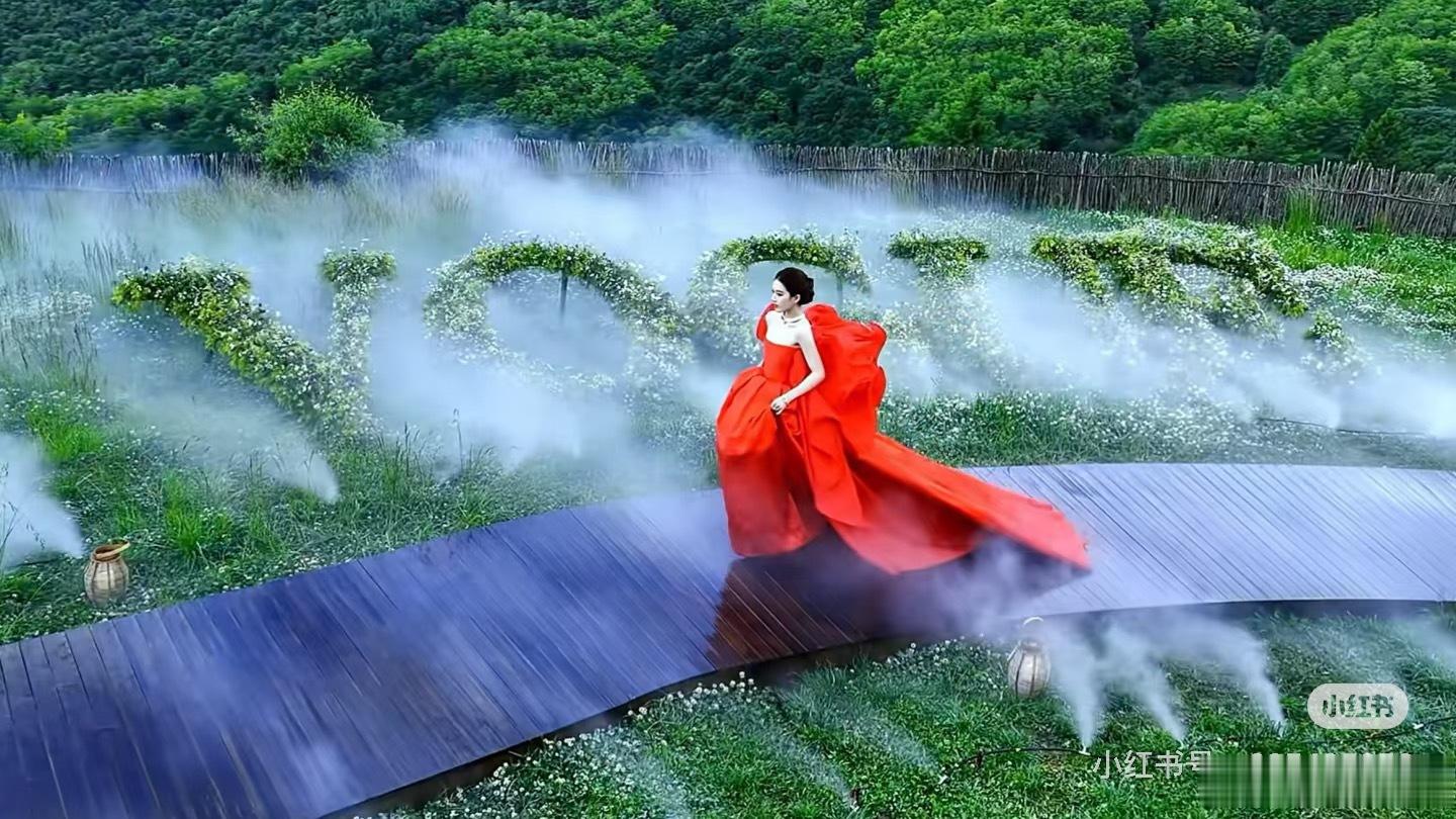 冲虽然码人能力下降，但vogue红毯依然是最有看头的红毯，因为冲的活动设计审美比