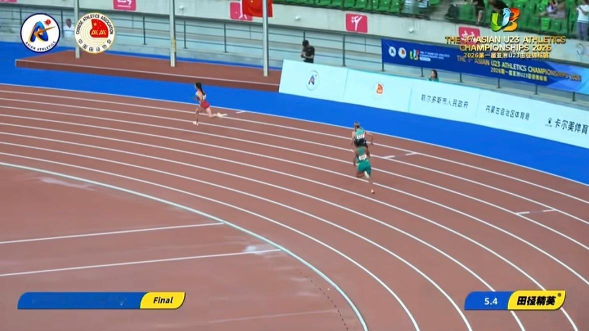 这个亚洲u23田径锦标赛中国队四个小女孩好厉害啊啊啊啊笑起来萌萌的脸 然后跑起来