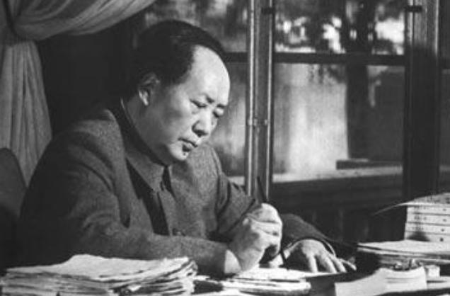 毛岸英墓碑碑文未刻母亲杨开慧姓名，周总理由此提议补刻，毛主席却为何回应算了？
1