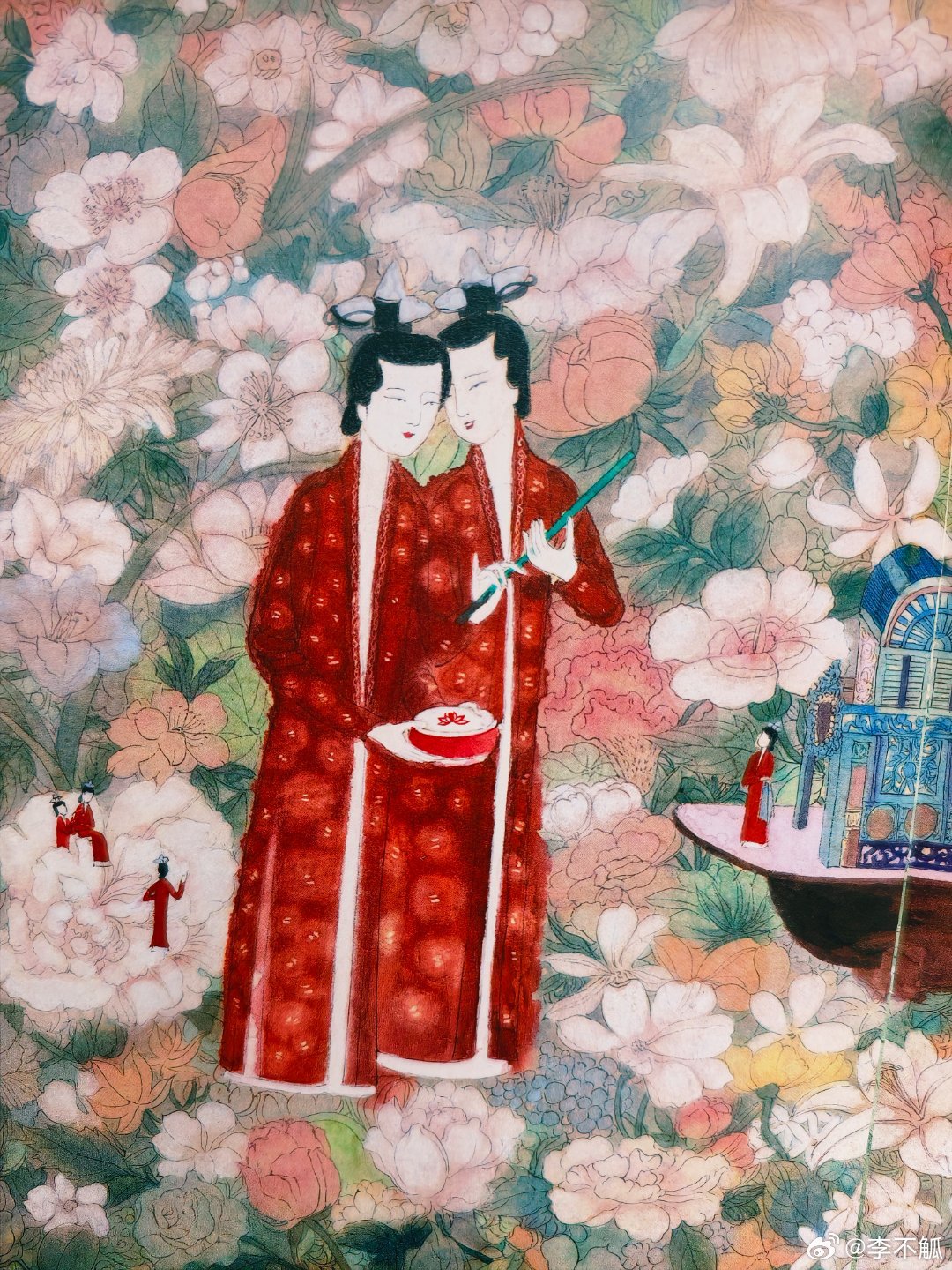 收到了王依雅的画册。观上簇拥着繁复的人间世界，这份巧思似乎乞灵自江南的魂瓶。那是