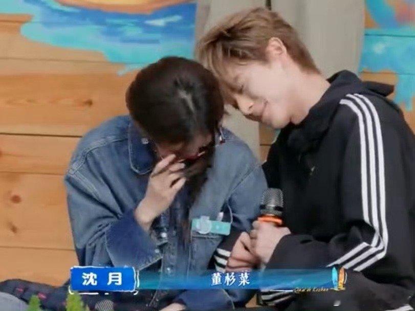 王鹤棣白鹿沈月版流星花园前面王鹤棣白鹿沈月三人版流星花园玩闹，后面要做十几个人的