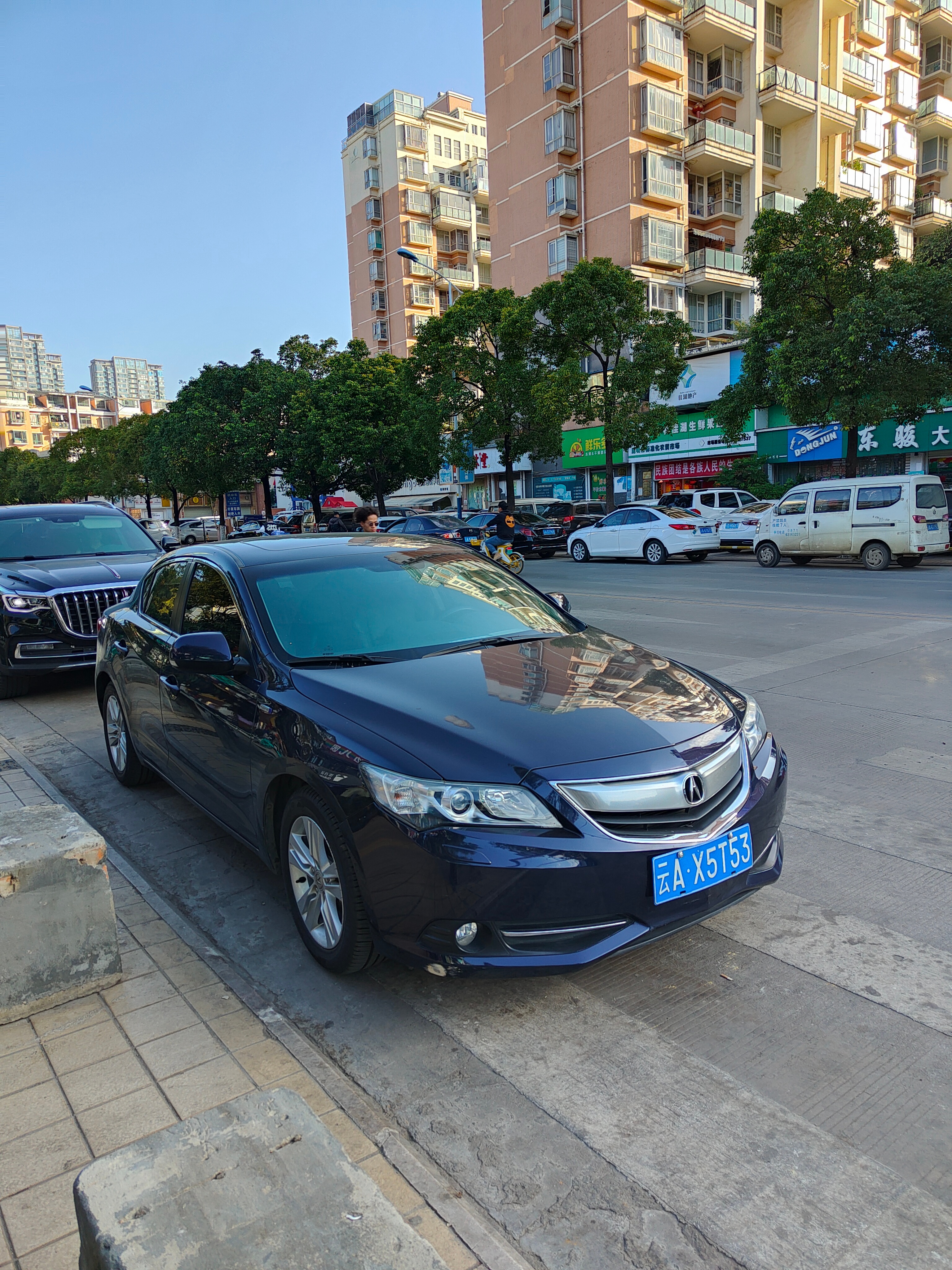 讴歌ILX Hybrid，92马力，283升的后备箱，指导价32.8万，堪称伟大