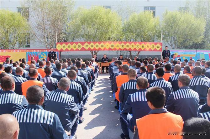 陕西，男子到某监狱服刑时，先是遭到新人组组长拳打脚踢、用皮带打屁股的体罚虐待，后