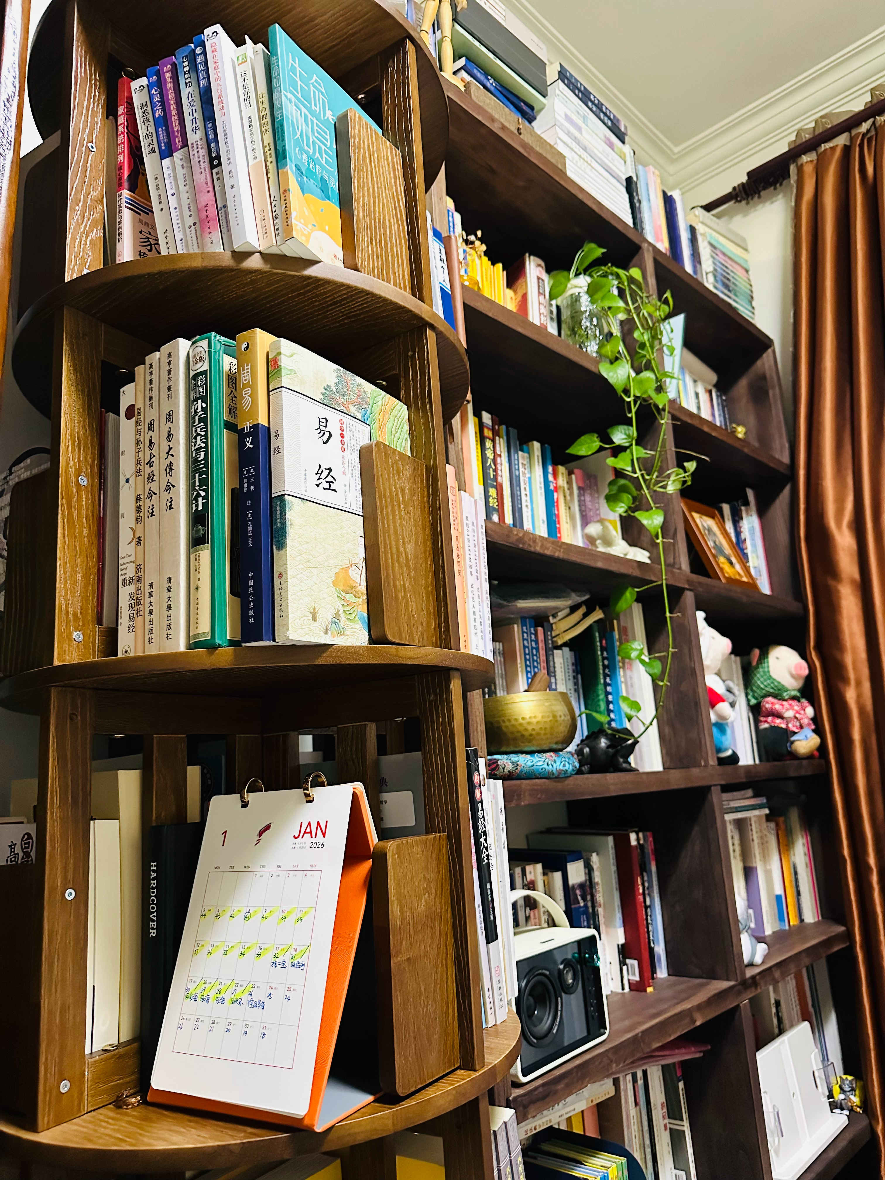 “夫大人者，与天地合其德，与日月合其明，与四时合其序，与鬼神合其吉凶。”大人，与