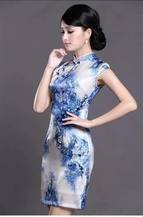 就挺炸裂，我楼下的大姐老公常年在外地，孩子念幼儿园！我今天撞见她和一个小青年在楼