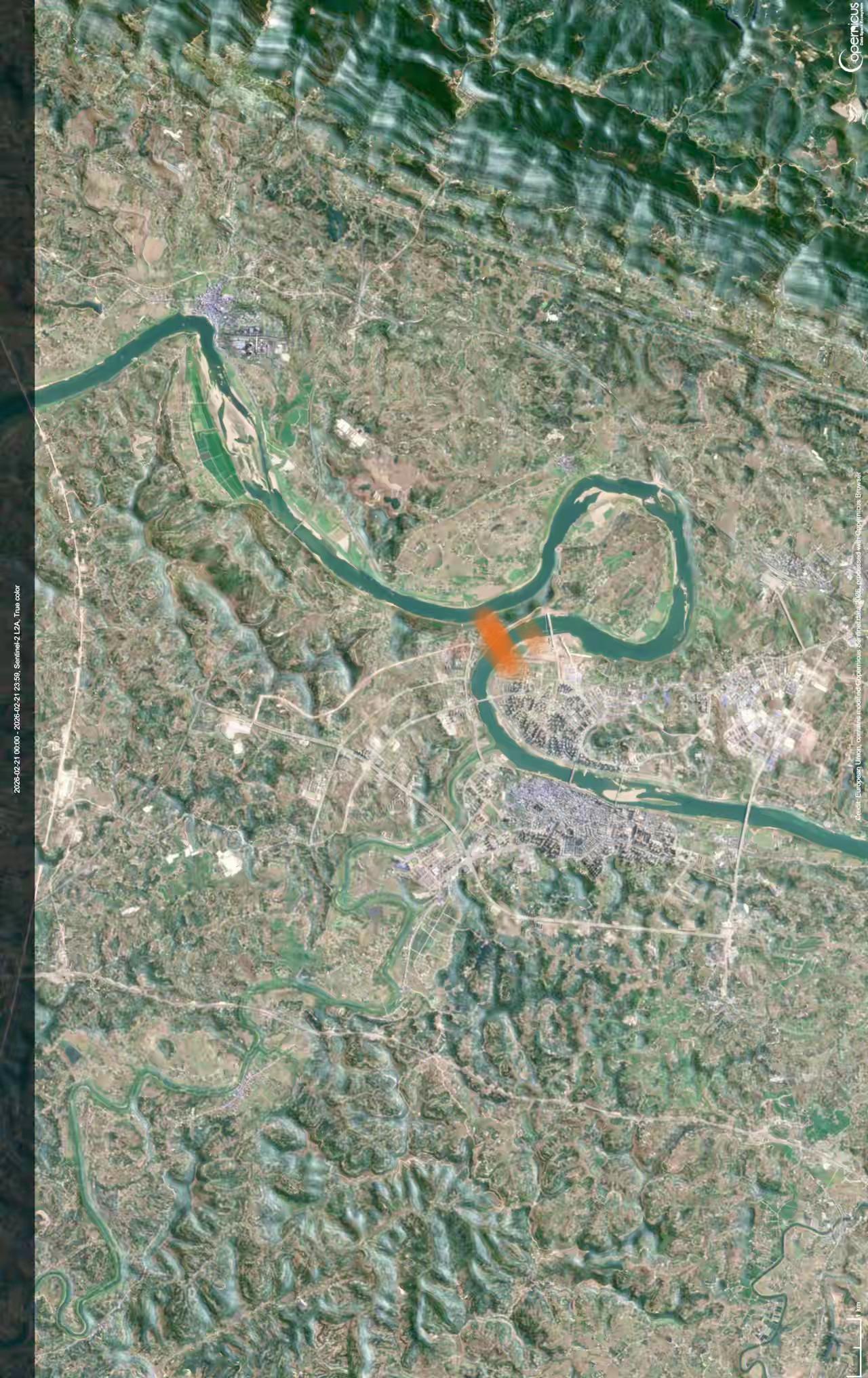 这座城市内的这条江，如果是按这个格式把红线打通不画这个圈，直接流过去好象真的差了